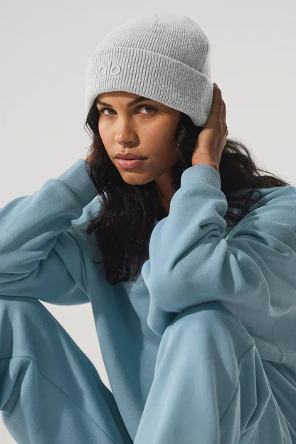 Opvallende grijze muts